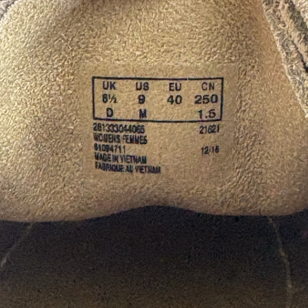Clarks Originals Women's Wallabee Maple Suede Crepe Rubber Sole Size 9 Beige - Picture 7 of 11